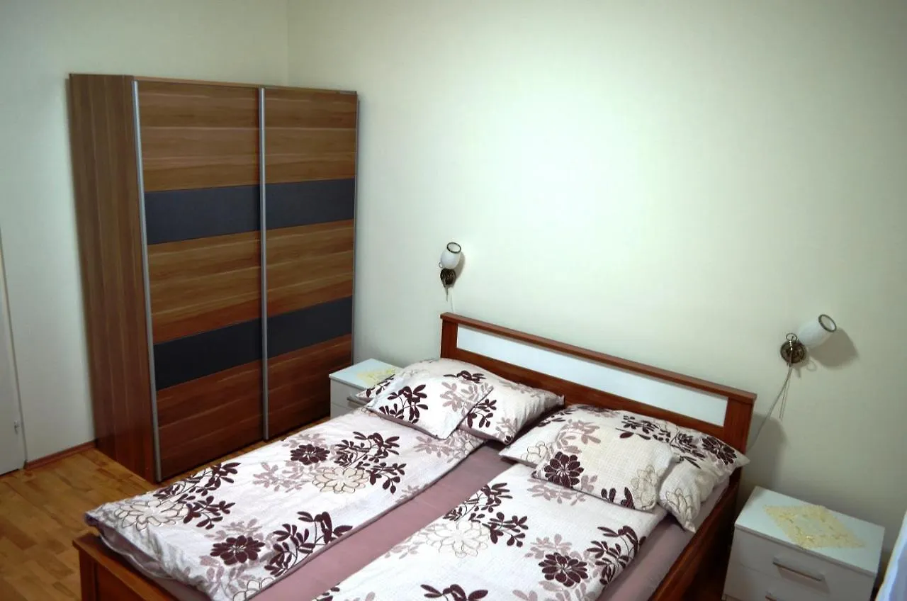 Guest house Henrietta - Violetta Apartman Hajduszoboszlo