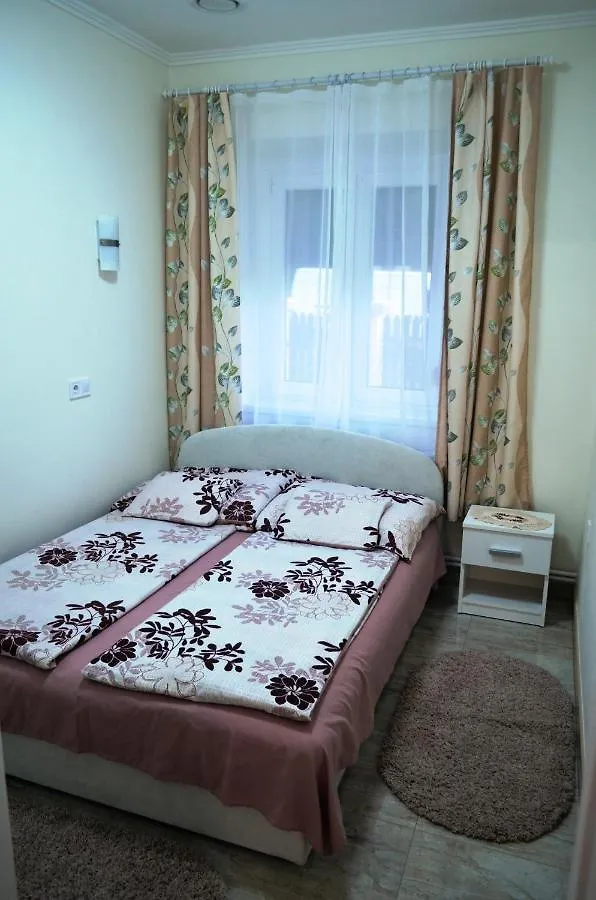 Henrietta - Violetta Apartman Hajduszoboszlo