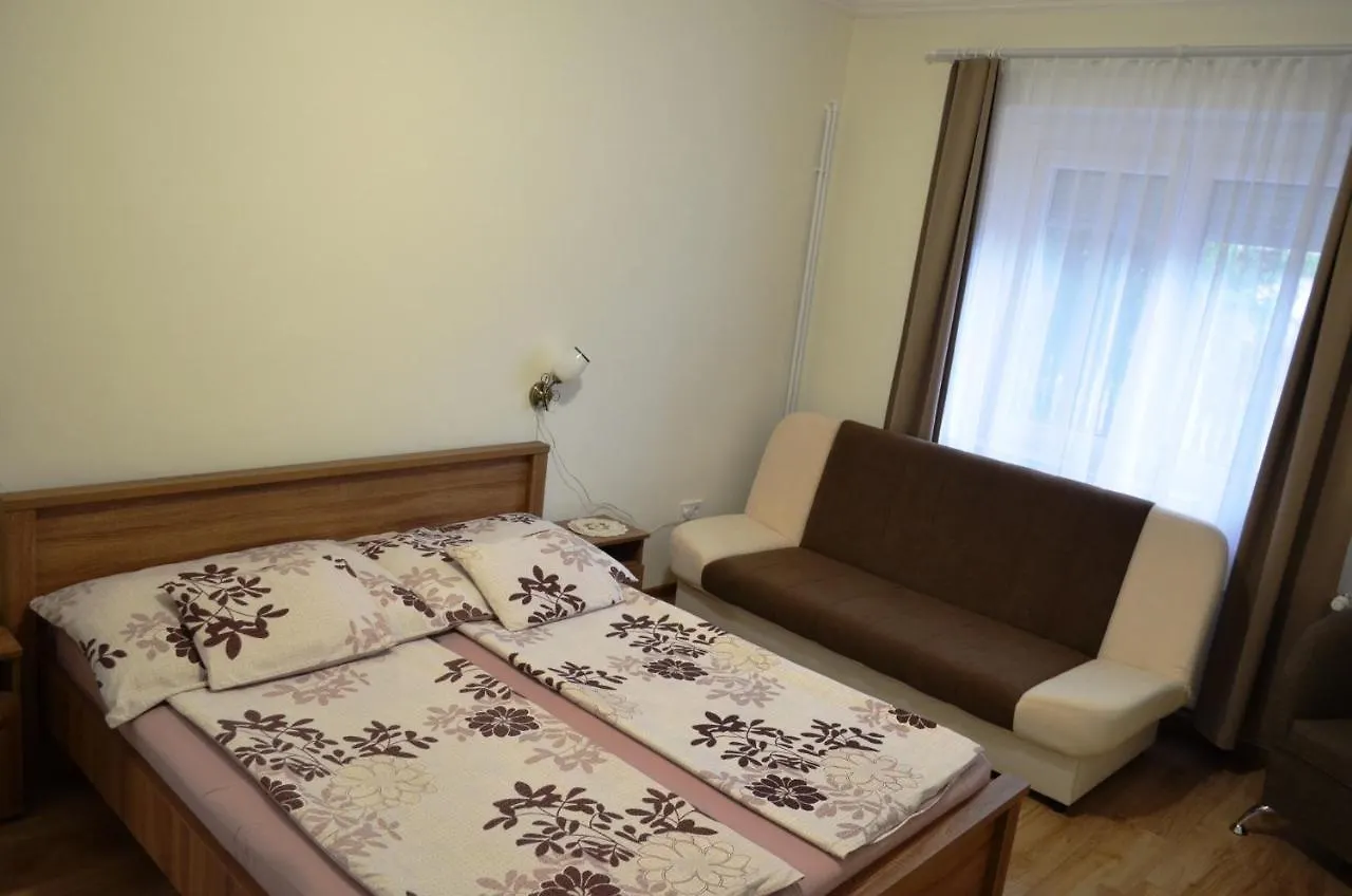 Henrietta - Violetta Apartman Hajduszoboszlo Guest house