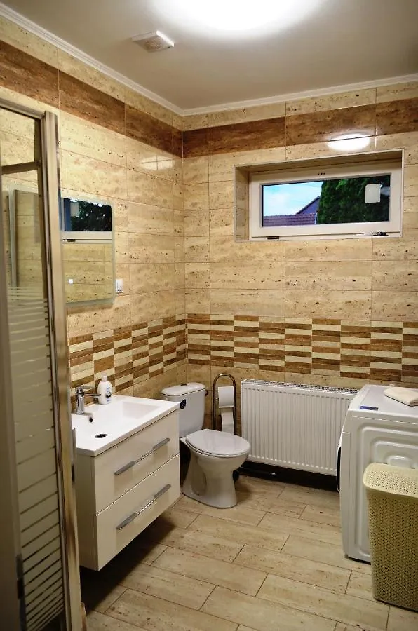 Henrietta - Violetta Apartman Hajduszoboszlo 0*,