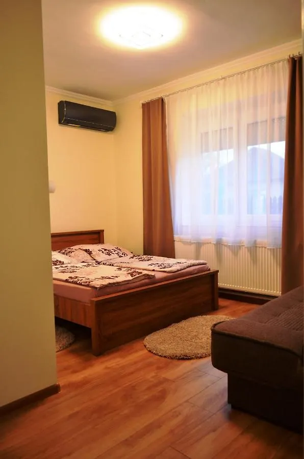 Henrietta - Violetta Apartman Hajduszoboszlo Guest house