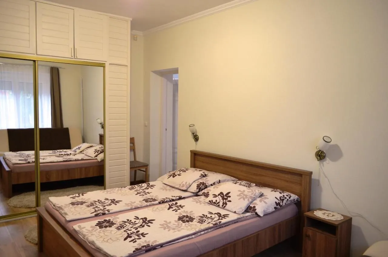 Henrietta - Violetta Apartman Hajduszoboszlo Guest house
