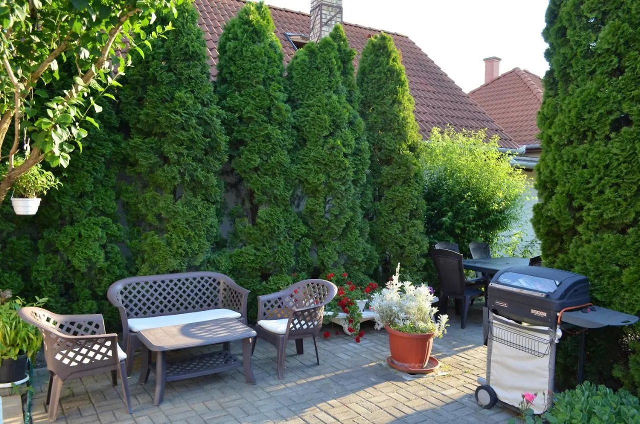 Henrietta - Violetta Apartman Hajduszoboszlo