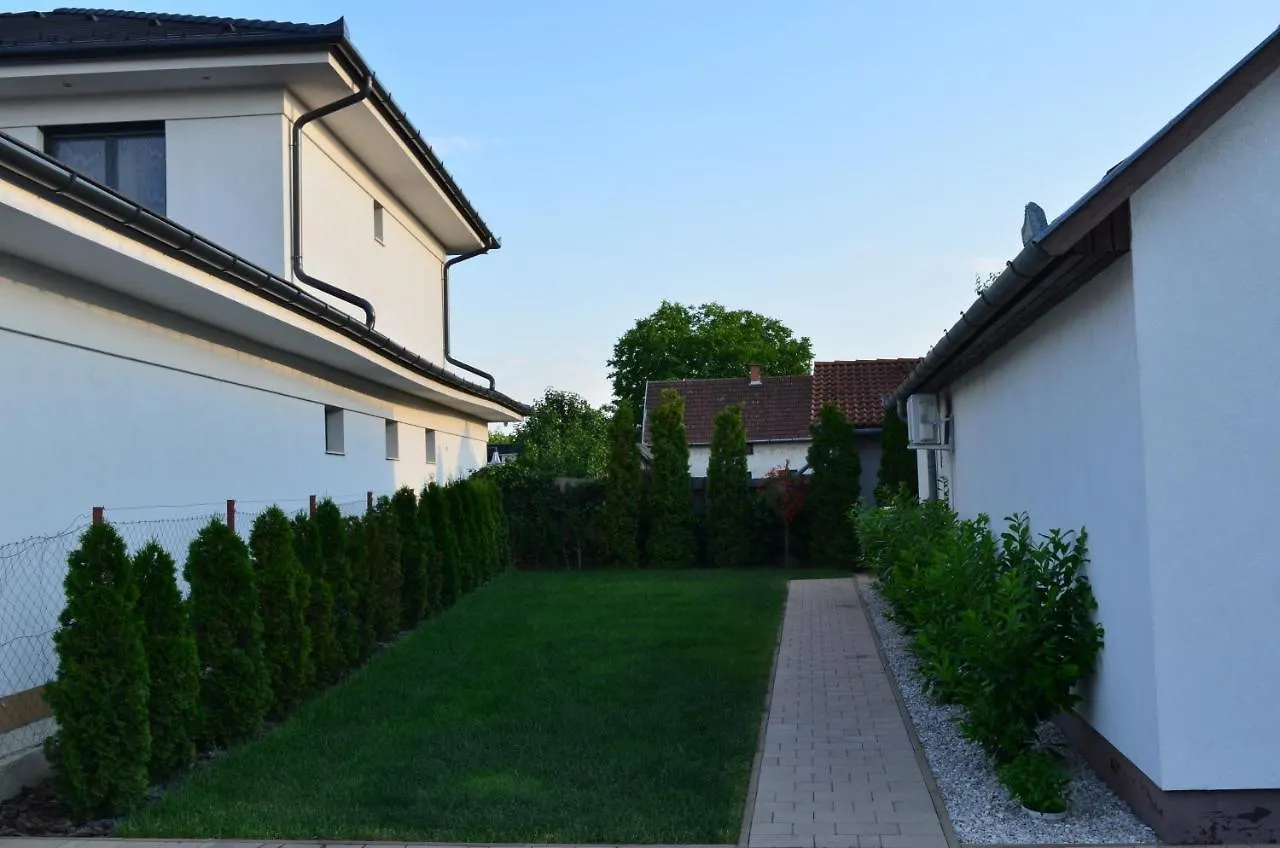 Henrietta - Violetta Apartman Hajduszoboszlo Hungary