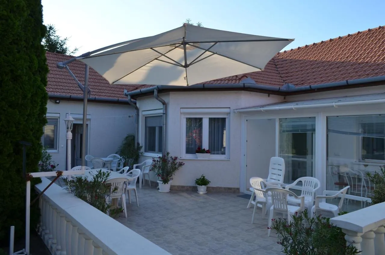 Henrietta - Violetta Apartman Hajduszoboszlo Guest house