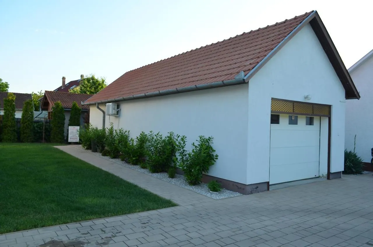 Henrietta - Violetta Apartman Hajduszoboszlo